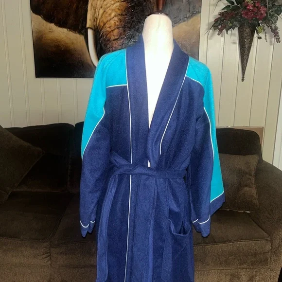Classic collection by Van Heusen Men’s Navy/Turquoise ~ One Size Robe ~ New - Picture 4 of 16